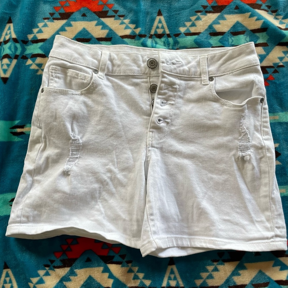 High rise Maurice’s ripped jean shorts